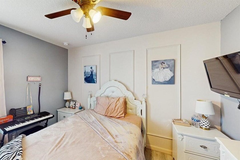 Charming 4-Bedroom Home with Spacious Yard and Modern Amenities - photo 26