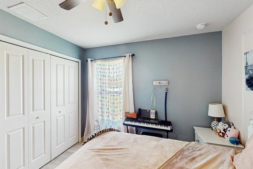 Charming 4-Bedroom Home with Spacious Yard and Modern Amenities - photo 27