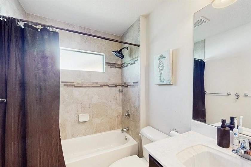 Charming 4-Bedroom Home with Spacious Yard and Modern Amenities - photo 30