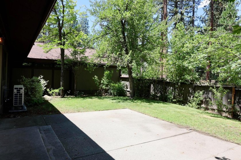 Welcome to easy mountain living in the heart of Graeagle. This - photo 32
