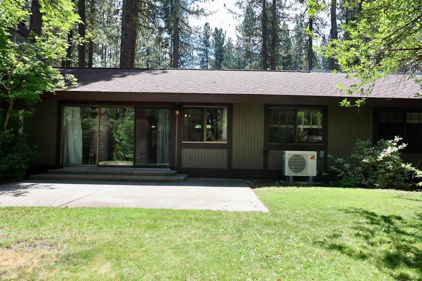 Welcome to easy mountain living in the heart of Graeagle. This - photo 33