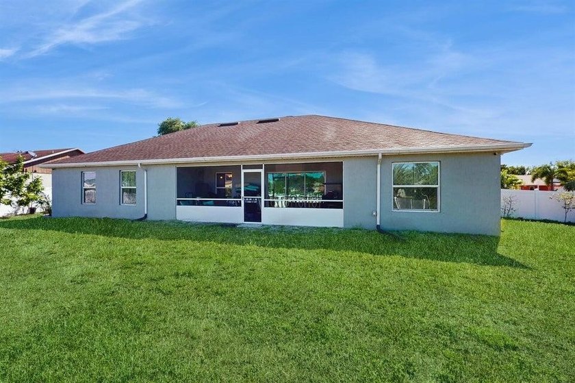Charming 4-Bedroom Home with Spacious Yard and Modern Amenities - photo 35
