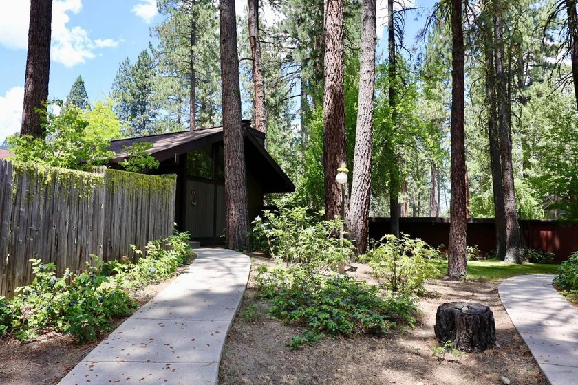 Welcome to easy mountain living in the heart of Graeagle. This - photo 36