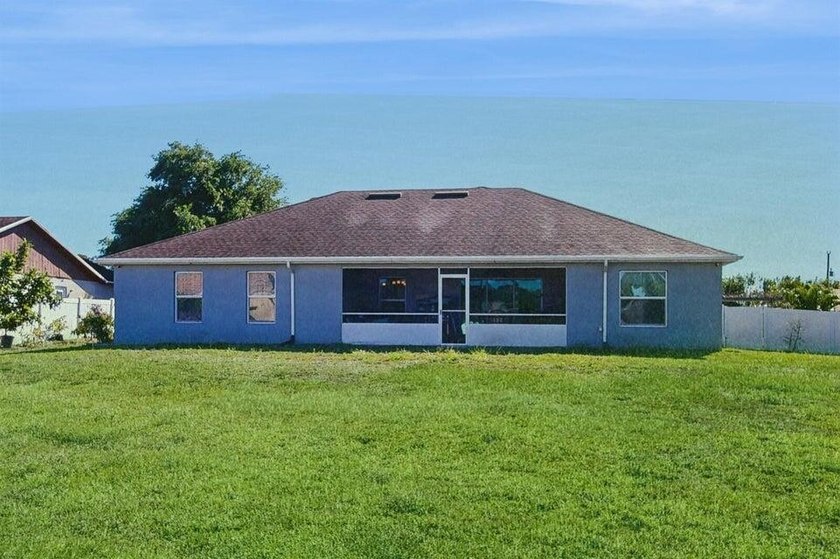 Charming 4-Bedroom Home with Spacious Yard and Modern Amenities - photo 36