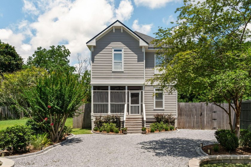 An elegantly crafted cottage, this two-story home in Santa Rosa - photo 3
