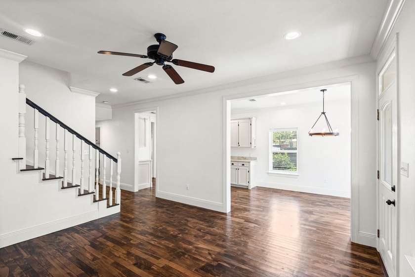 An elegantly crafted cottage, this two-story home in Santa Rosa - photo 5