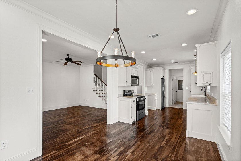 An elegantly crafted cottage, this two-story home in Santa Rosa - photo 9