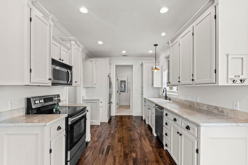 An elegantly crafted cottage, this two-story home in Santa Rosa - photo 10