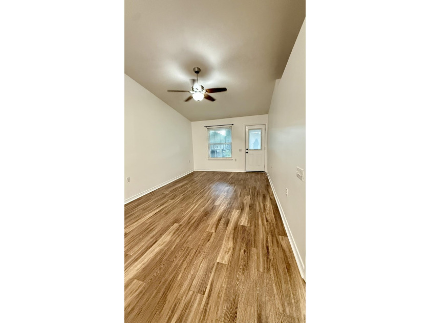 Welcome to this beautifully updated 2-bedroom, 2-bath townhouse - photo 10