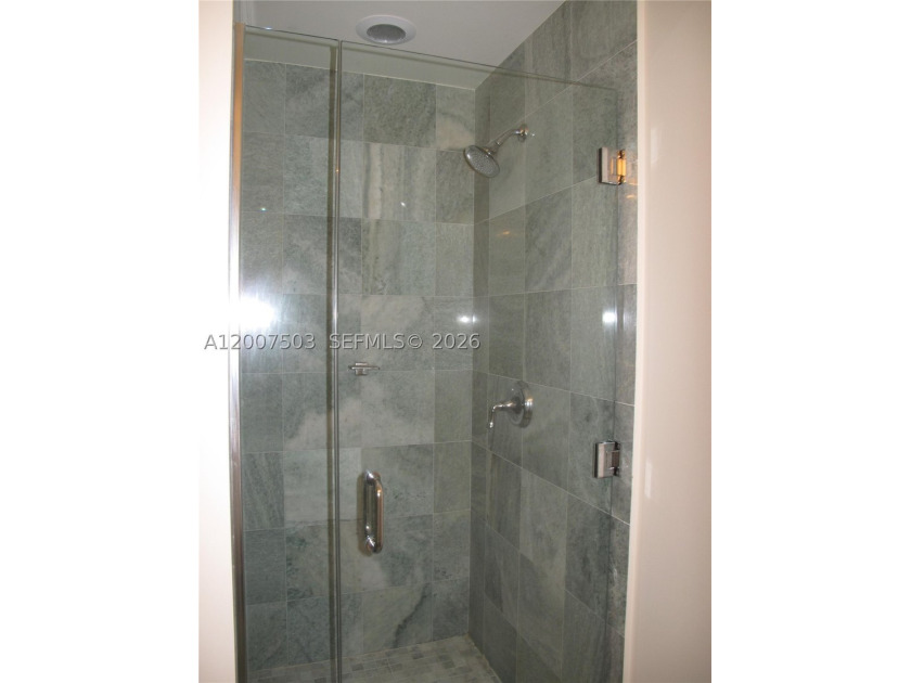 Excellent opportunity, this bright unit offers incredible city - photo 6