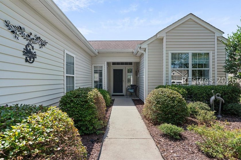 Beautiful open-concept home featuring 2 bedrooms and 2 full - photo 2