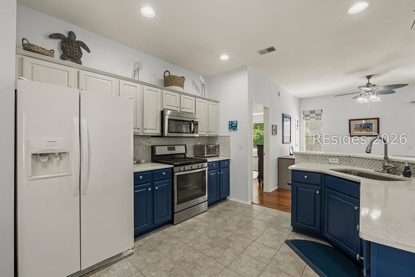 Beautiful open-concept home featuring 2 bedrooms and 2 full - photo 9
