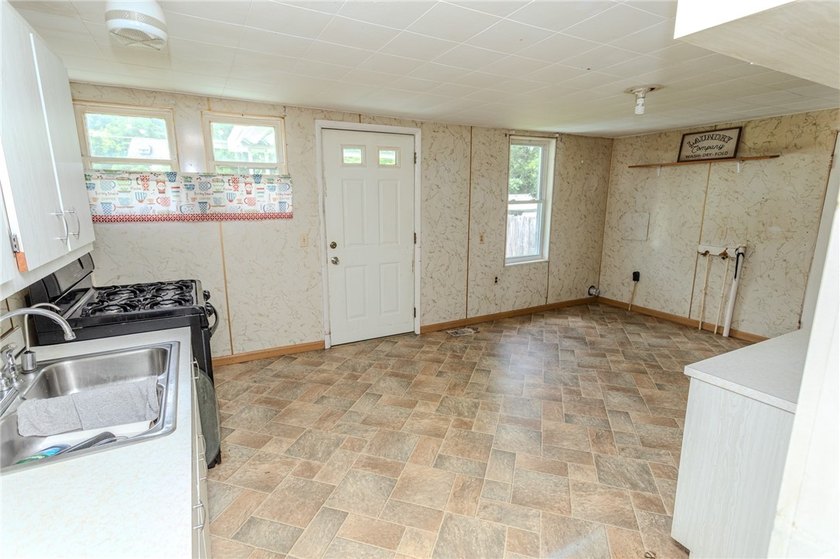Opportunity awaits! This 2 bedroom 1 bath home is ready for your - photo 11