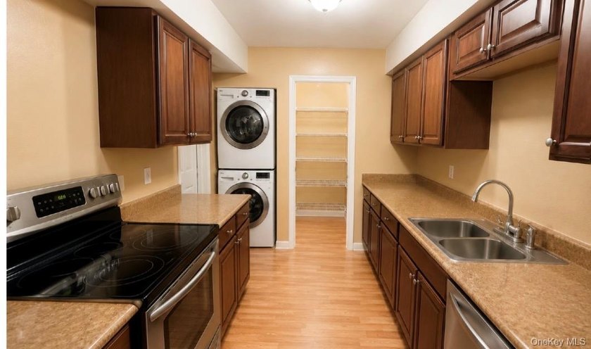 Located in the Hamlet of Ridge this spacious two bedroom one - photo 2