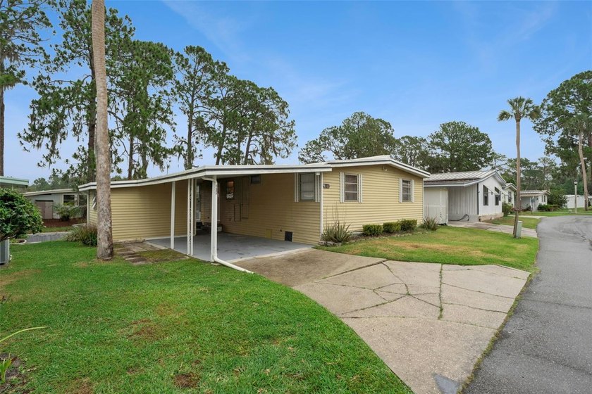 Welcome to this charming and well-maintained 2 bedroom, 2 - photo 3