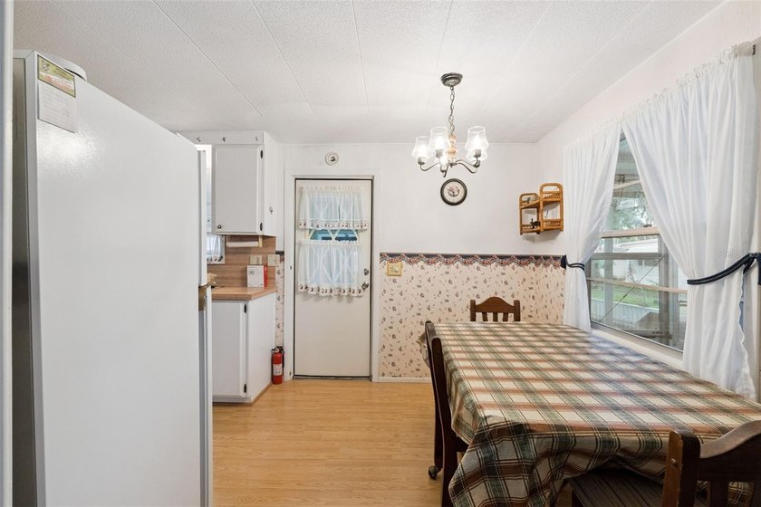 Welcome to this charming and well-maintained 2 bedroom, 2 - photo 5