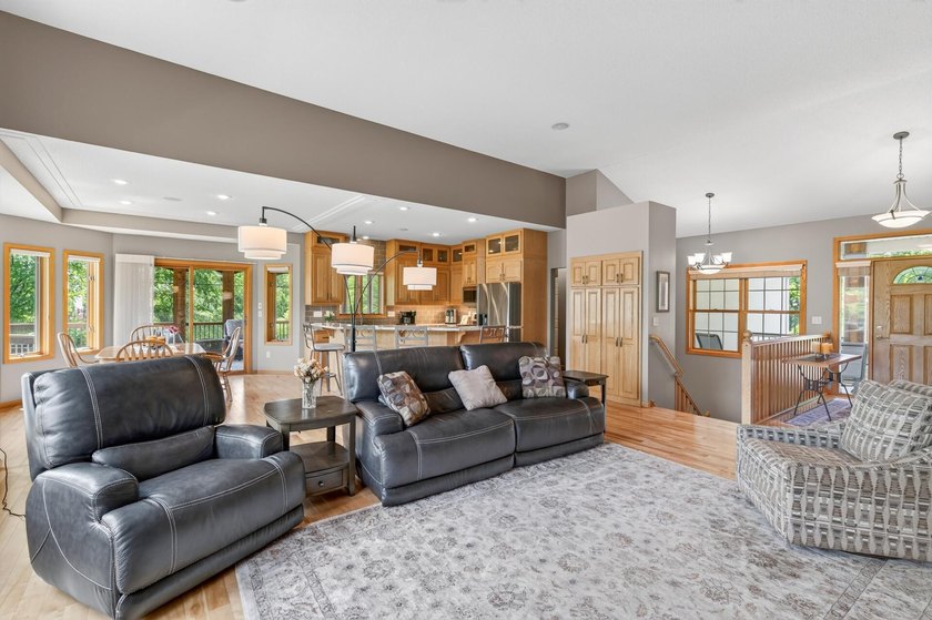 We are under contract. No more showings accepted. Welcome to - photo 6