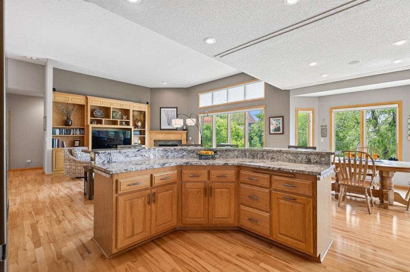 We are under contract. No more showings accepted. Welcome to - photo 9