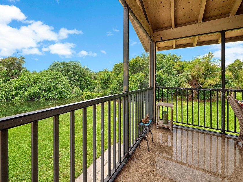 Beautiful 2 bedroom 2 bath unit in Longwood. Large screened wrap - photo 9
