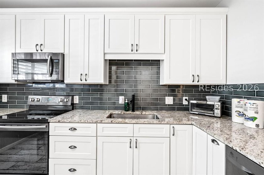 Great opportunity for a mid-island home in the heart of it all - photo 4