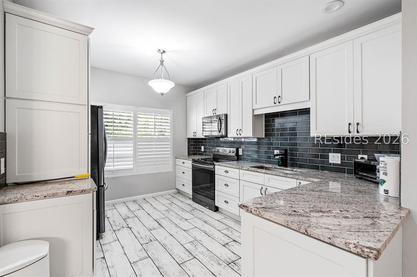 Great opportunity for a mid-island home in the heart of it all - photo 5