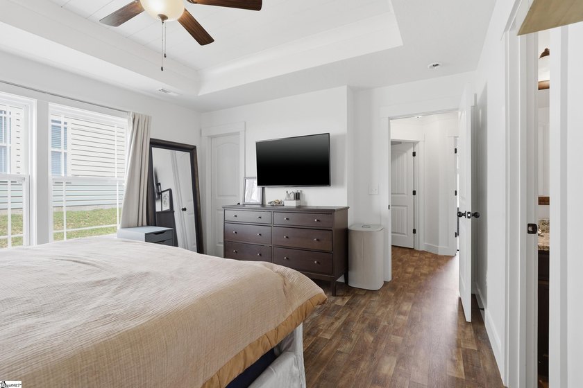 Beautifully kept 3-bed, 2-bath Craftsman in Greer's Orchard - photo 12