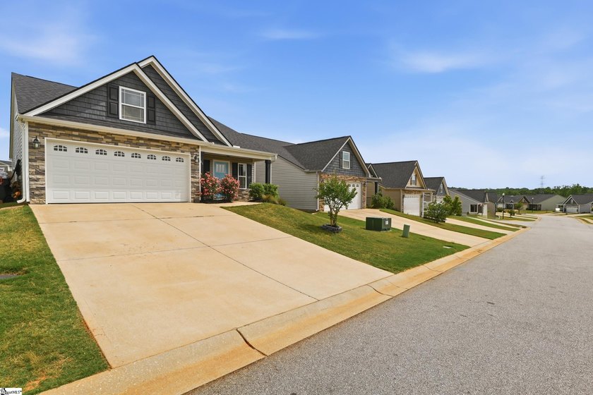 Beautifully kept 3-bed, 2-bath Craftsman in Greer's Orchard - photo 30