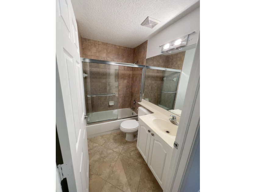 Recently refreshed 3-bedroom, 2-bathroom home located in Rivera - photo 10