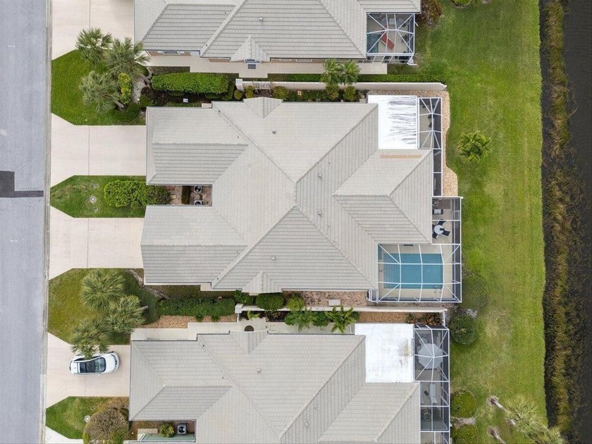 Beautiful 2Bd, 2Ba waterfront POOL villa. Ideally located in the - photo 3