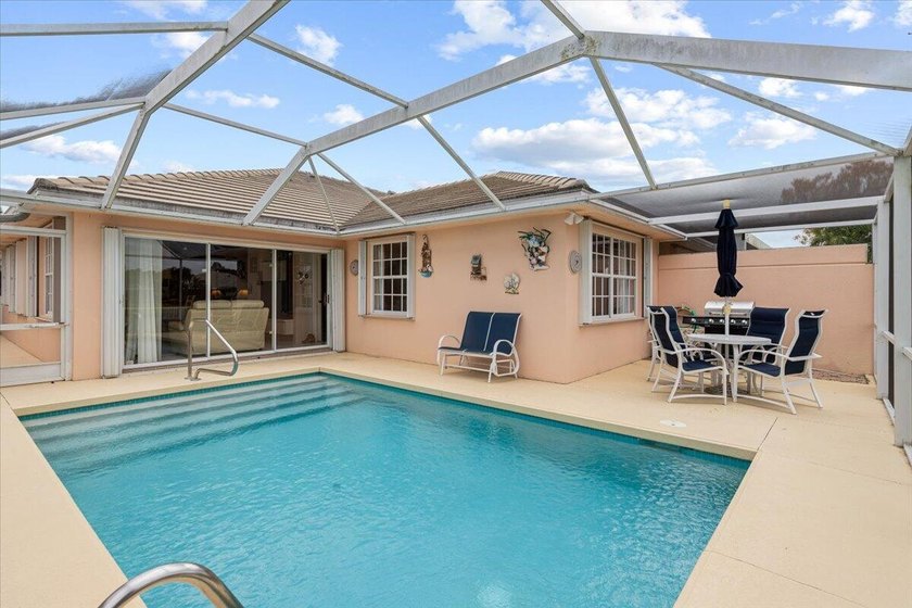 Beautiful 2Bd, 2Ba waterfront POOL villa. Ideally located in the - photo 4