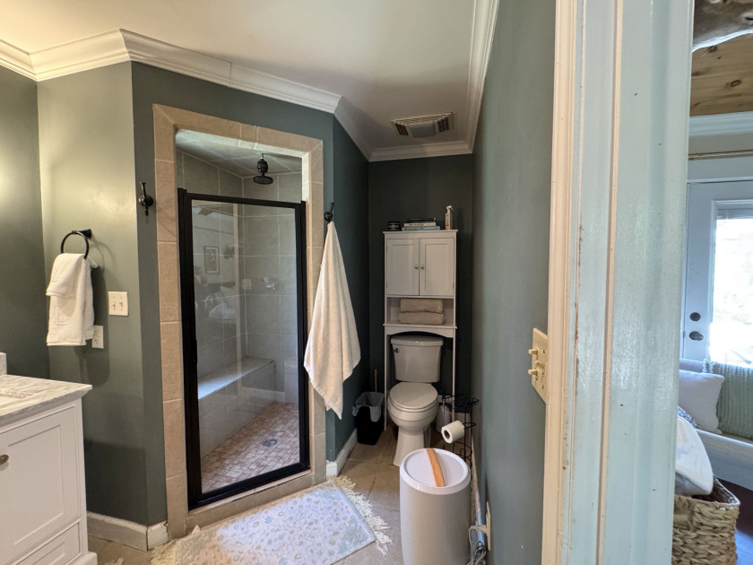 walk-in shower & double vanity - photo 21