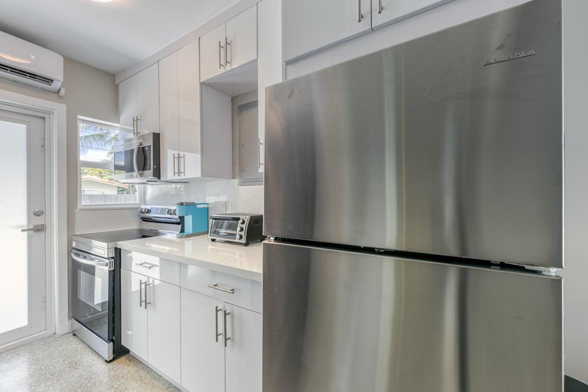 Thriving  Multi Family Compound in Wilton Manors. The portfolio - photo 6