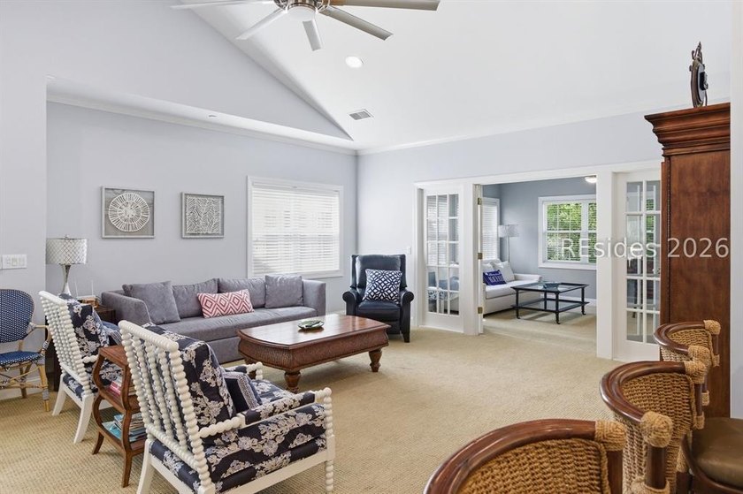 Beautiful and bright 3BR 3BA. End unit. Spacious &amp; inviting - photo 9