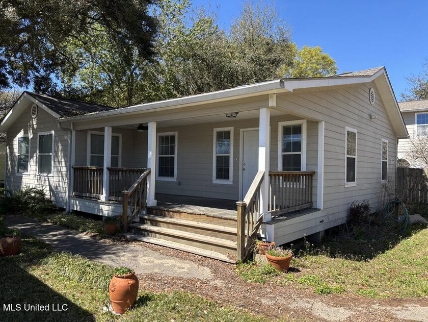 PRIME COMMERCIAL PROPERTY IN A FANTASTIC LOCATION! This - photo 2