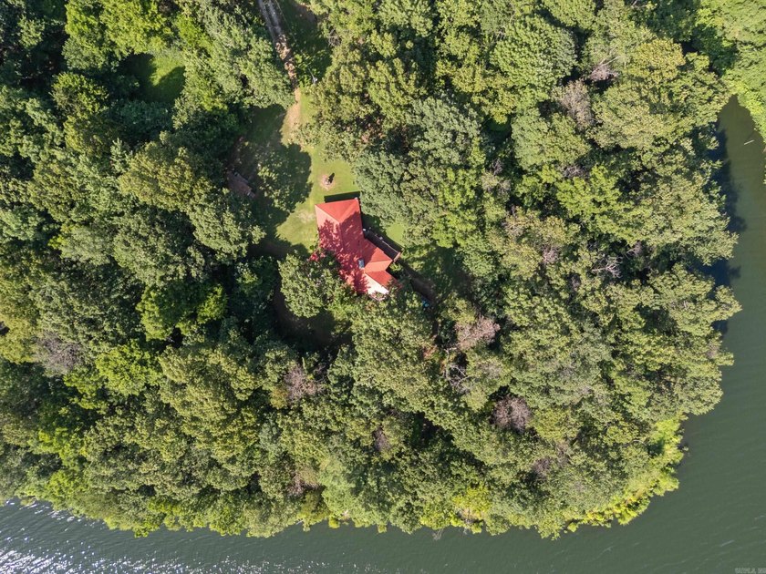 Lakefront Property with 10 Acres - Perfect for a Gentleman's - photo 2