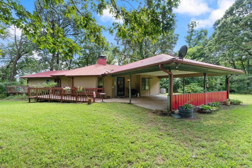Lakefront Property with 10 Acres - Perfect for a Gentleman's - photo 6