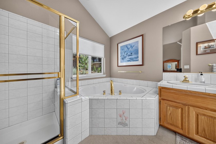 This impeccably maintained Lake Almanor West home has been - photo 18