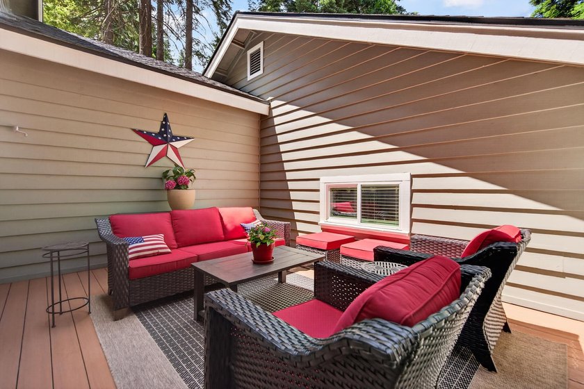 This impeccably maintained Lake Almanor West home has been - photo 21