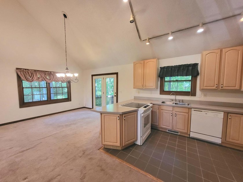 Cabin vibes, wooded views, extra lot, under $300,000.00. Located - photo 7