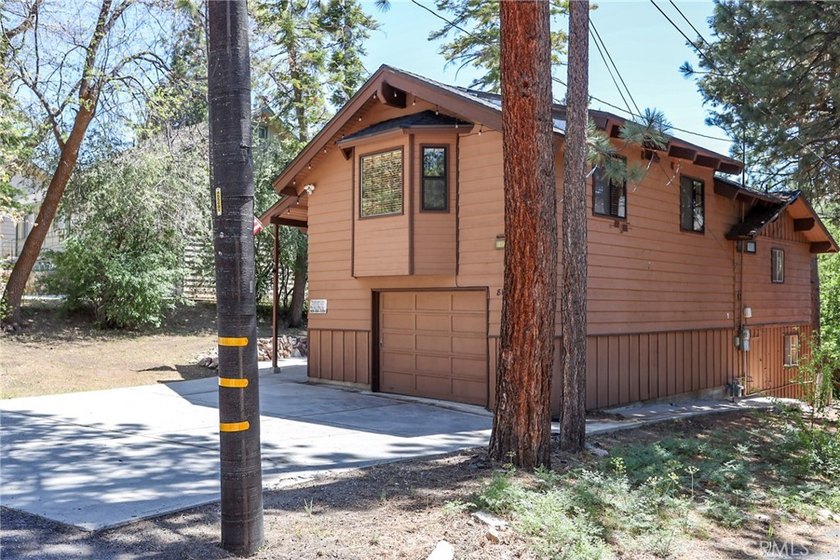 Mountain charm meets modern comfort in this well-maintained - photo 2