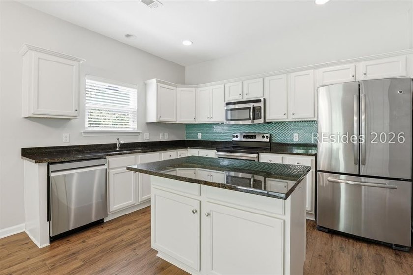 Welcome to 7 Wolf Creek Cove, a beautifully maintained home - photo 6