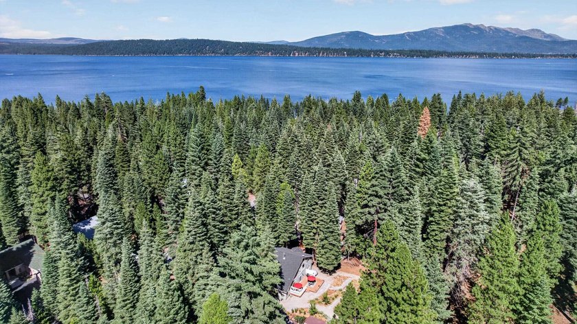This impeccably maintained Lake Almanor West home has been - photo 47