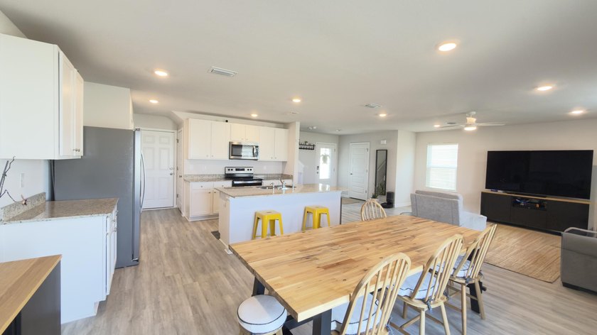 Move-In Ready Home in Panama City, FL - Welcome to 6574 Atkins - photo 10