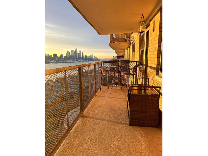 MOST DESIREABLE RENOVATED RIVERFRONT ONE BEDROOM WITH GORGEOUS - photo 10