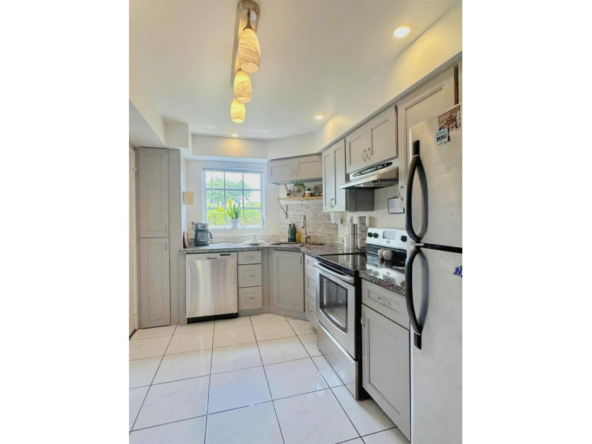 Briarwood Club in the heart of Coral Springs, tucked behind - photo 2