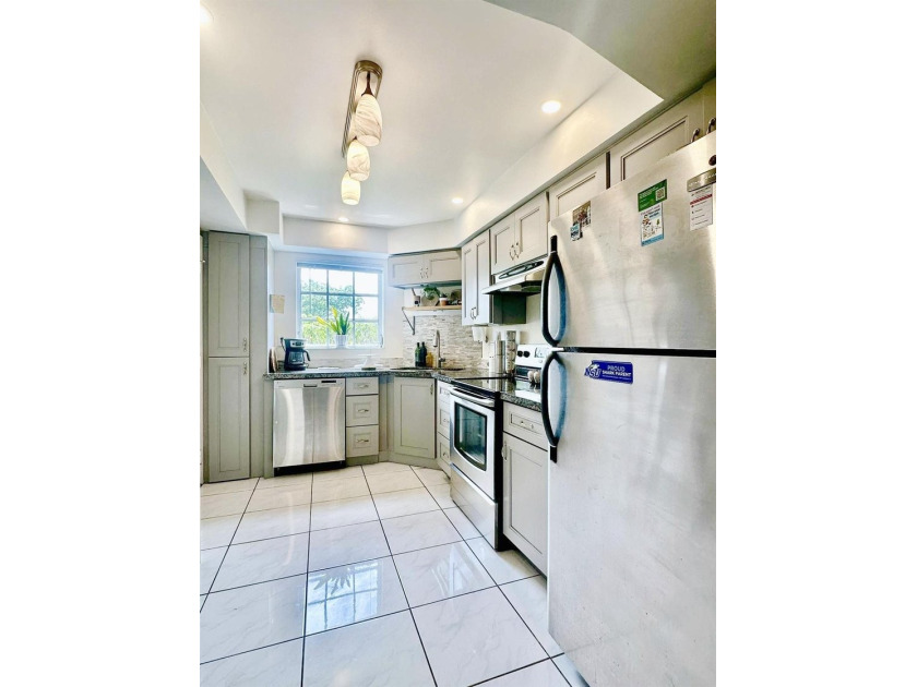 Briarwood Club in the heart of Coral Springs, tucked behind - photo 3