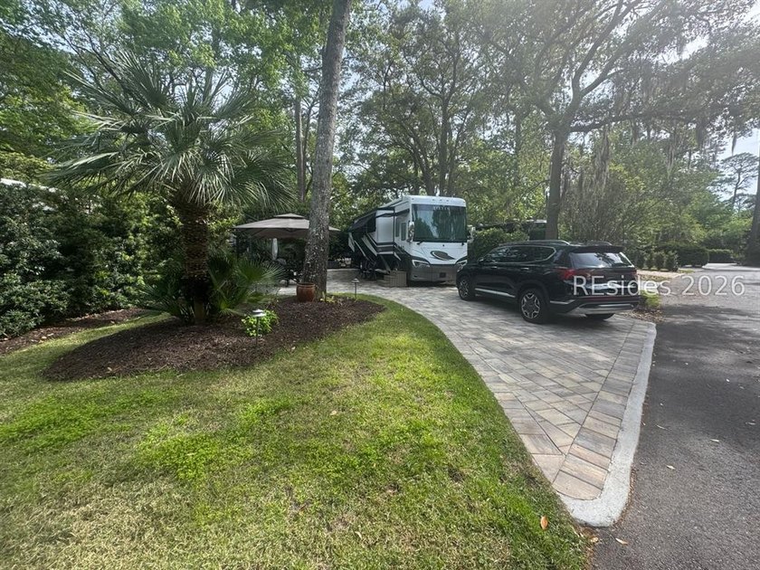 Beautiful EXTRA LARGE RV Lot 155 has a newer paver pad and can - photo 2
