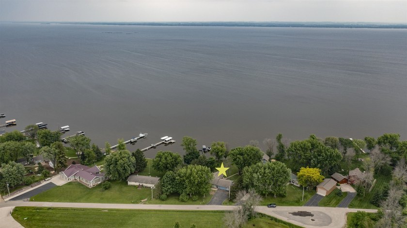Welcome to your dream lakefront home on Lake Poygan's Norwegian - photo 11