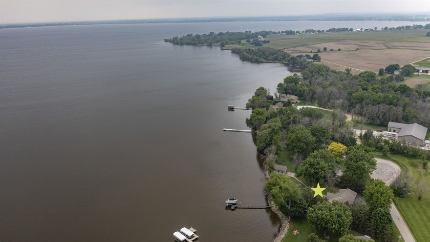 Welcome to your dream lakefront home on Lake Poygan's Norwegian - photo 14
