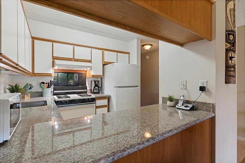 Aloha and welcome to Kihei Akahi C-317! This hotel-zoned - photo 10